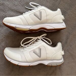 Women's Vionic Paige Athletic Sneakers Mesh & Nubuck White w. Light Gray Accents